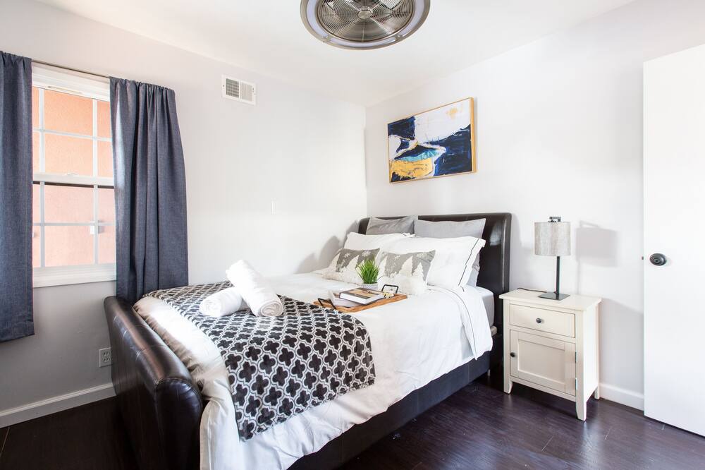 Photo of Bedroom in Orange