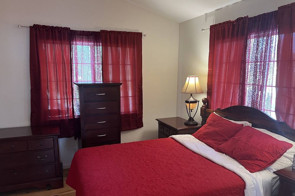 Photo of Bedroom in Lake Elsinore
