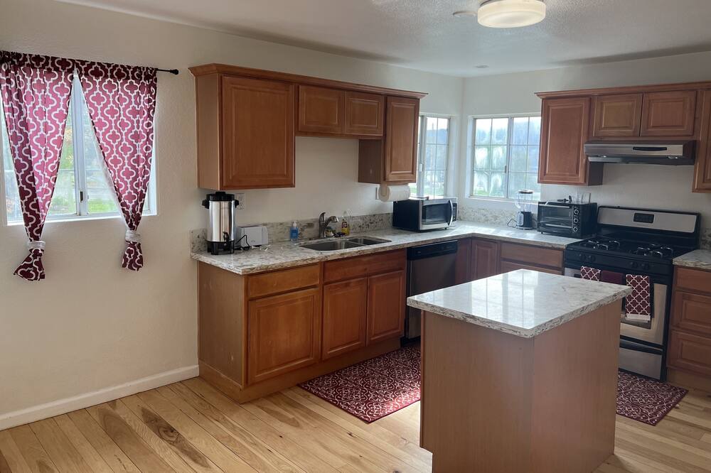 Photo of Kitchen in Lake Elsinore