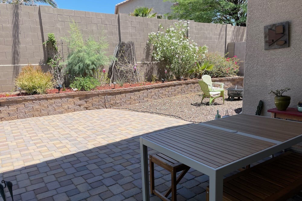 Photo of Patio Balcony in Foothills Reserve