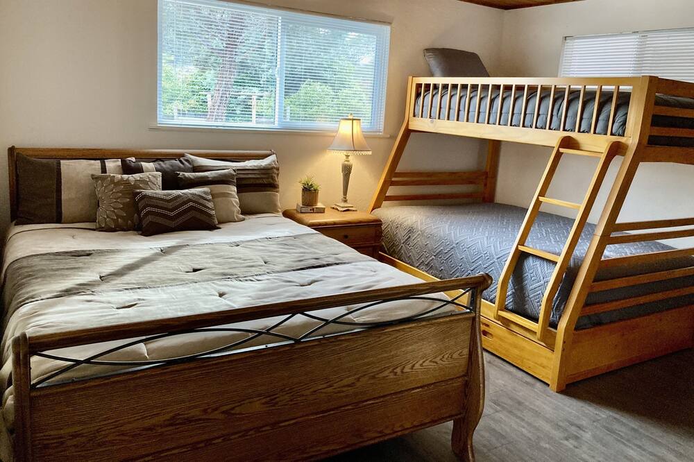 Photo of Bedroom in Ahwahnee