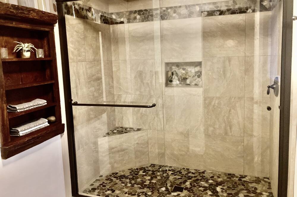 Photo of Bathroom in Ahwahnee