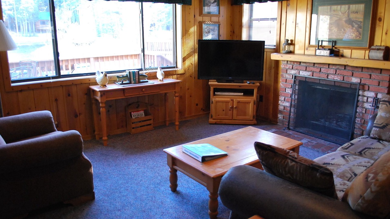 Photo of Livingroom in June Lake