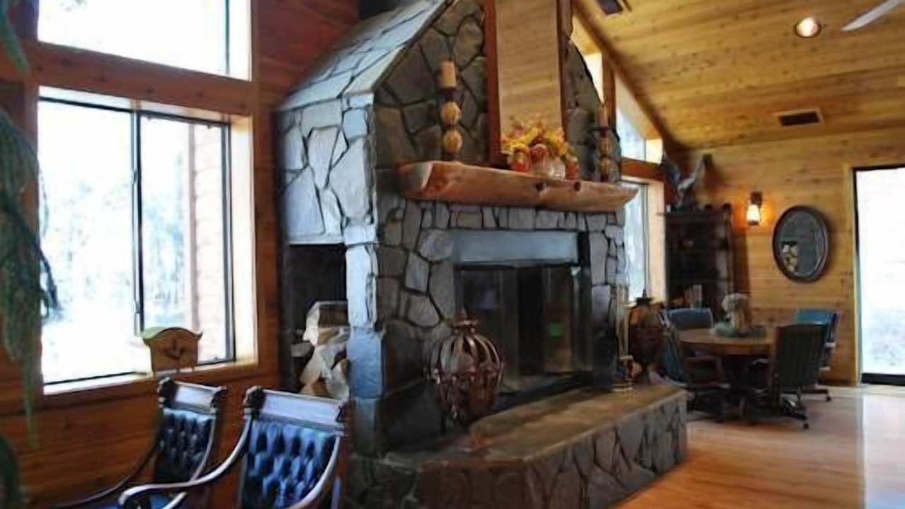 Photo of Livingroom in June Lake