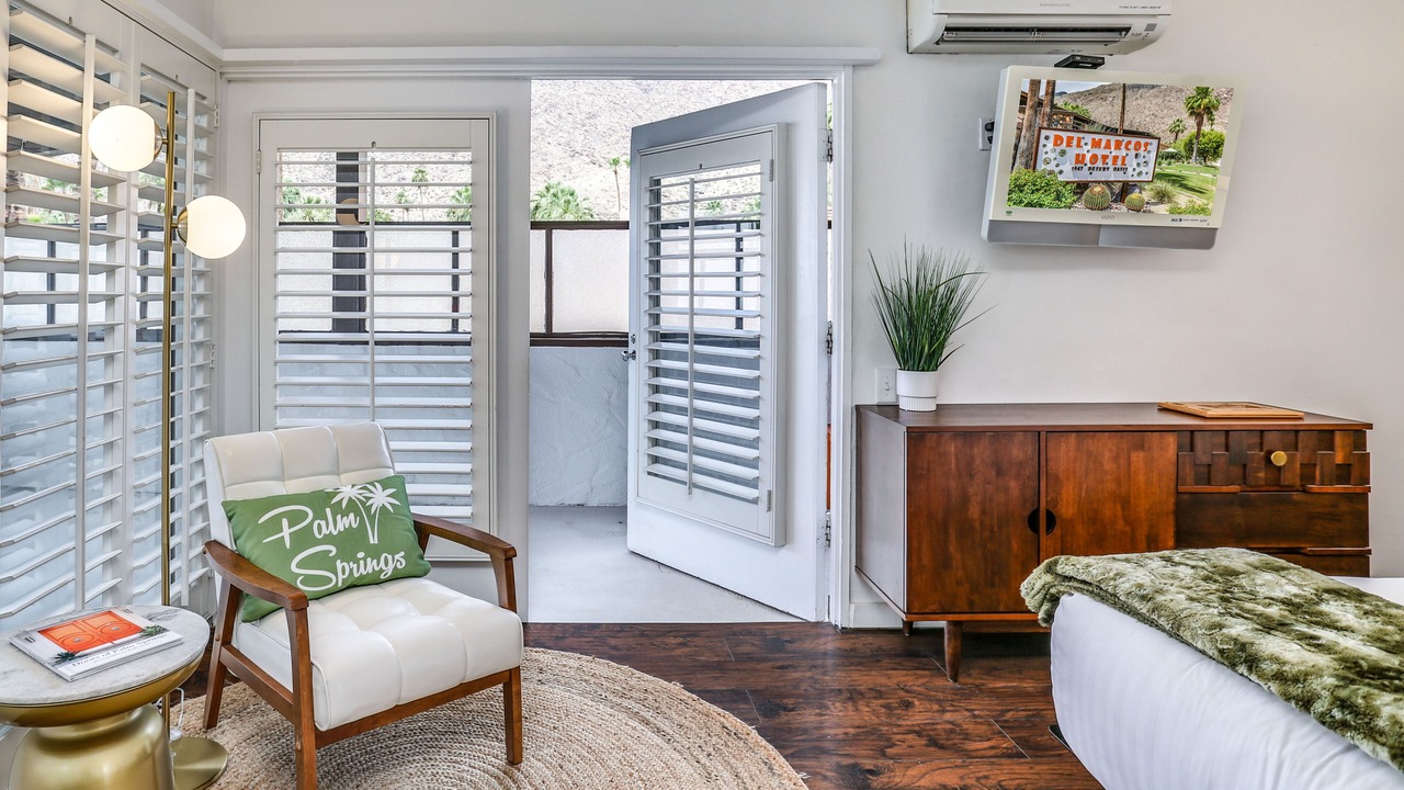 Photo of Patio Balcony in Historic Tennis Club