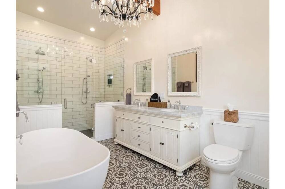 Photo of Bathroom in Geyserville