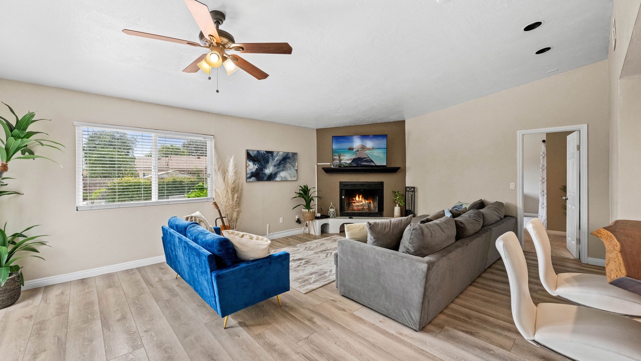 Photo of Livingroom in North Valley