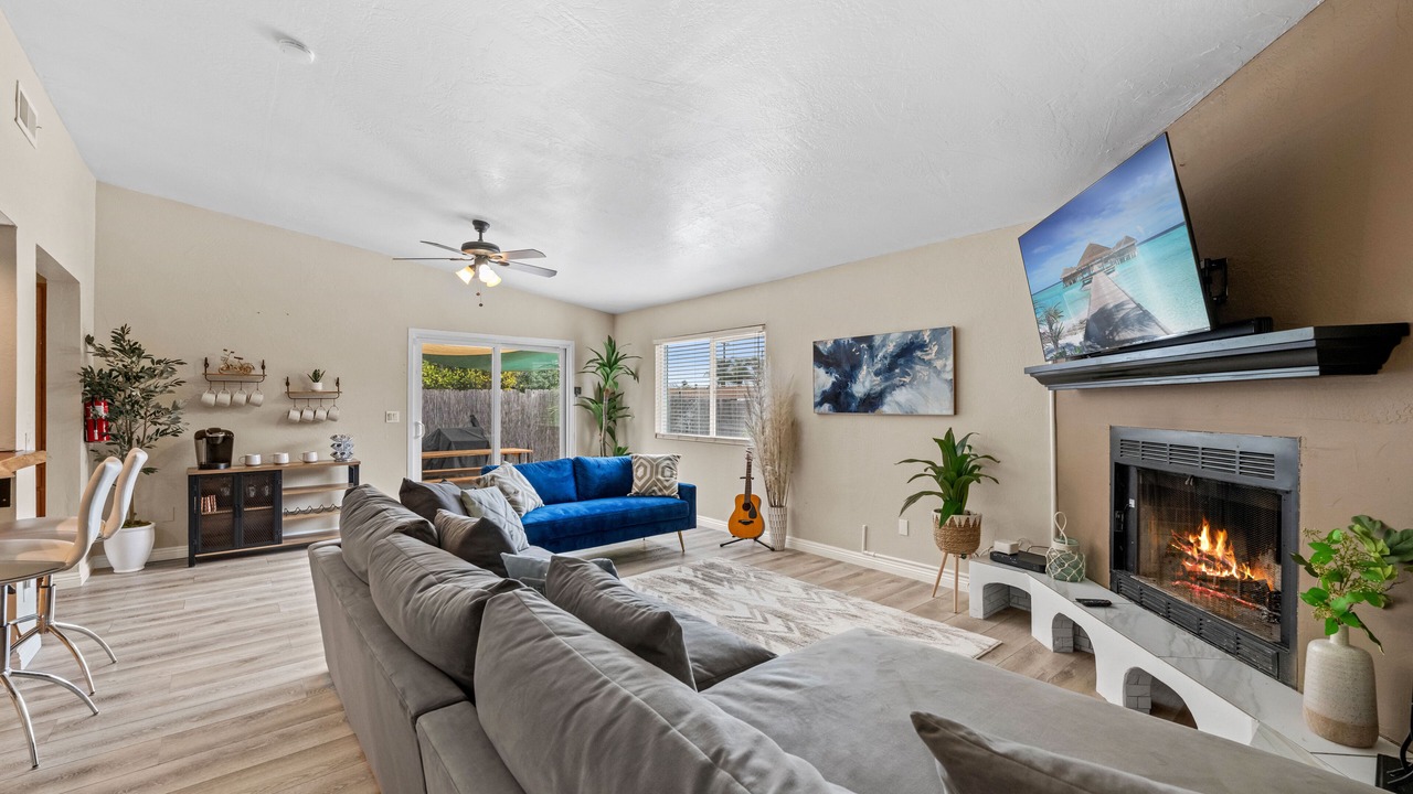 Photo of Livingroom in North Valley