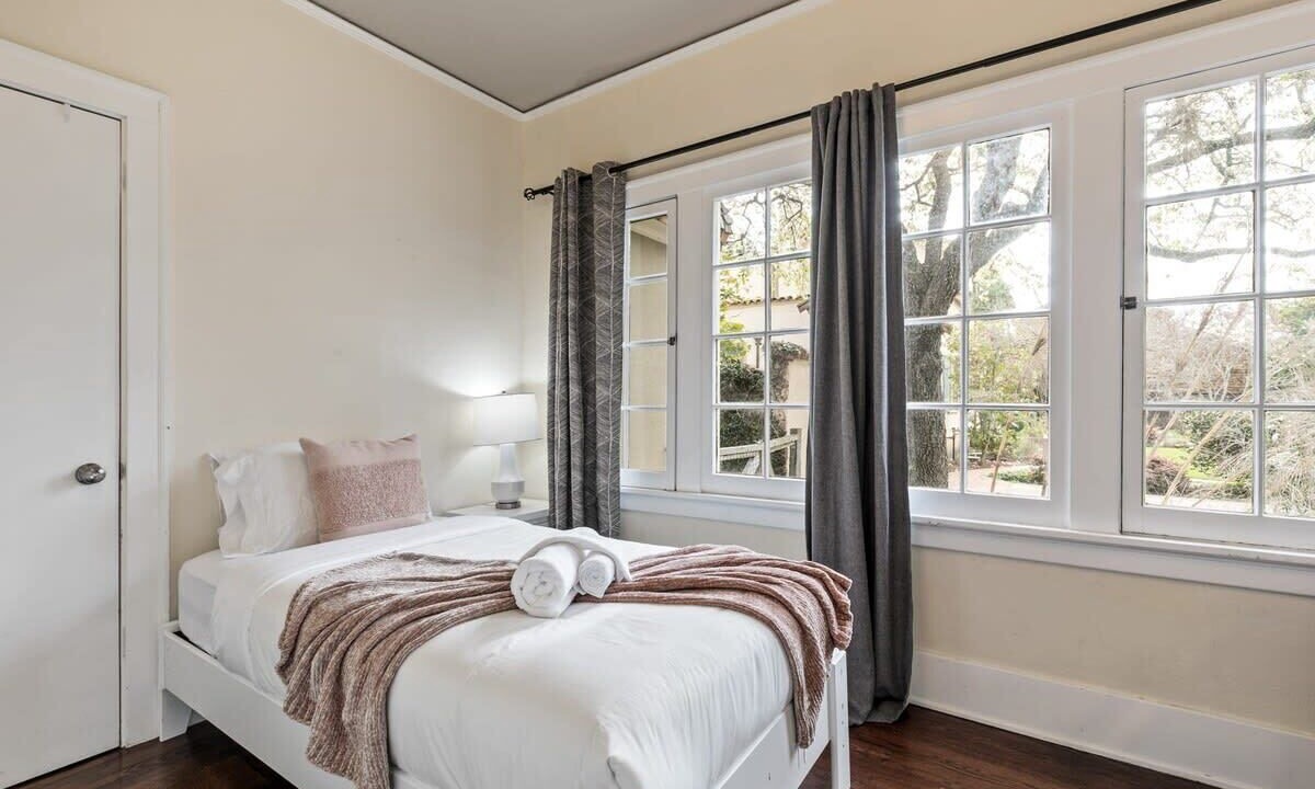 Photo of Bedroom in Crescent Park