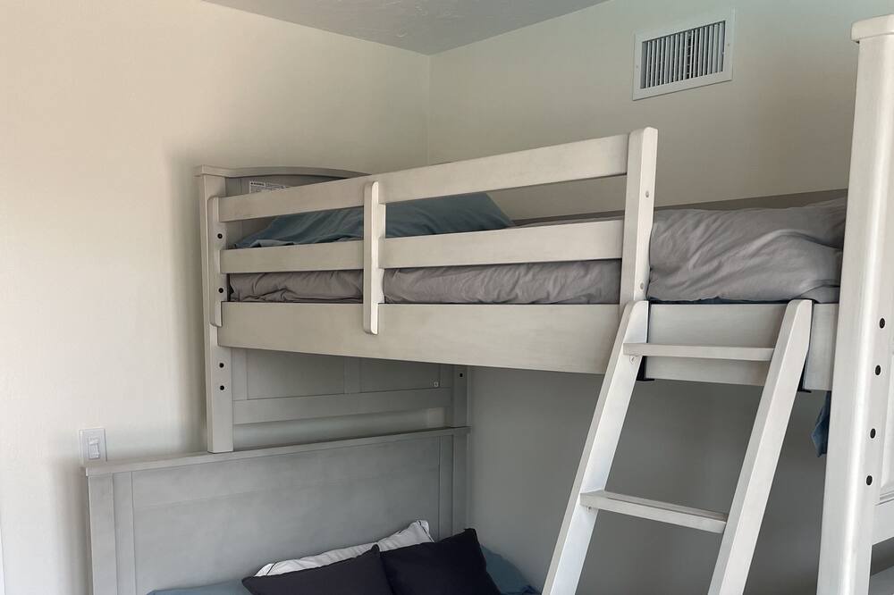 Photo of Bedroom in North Tustin