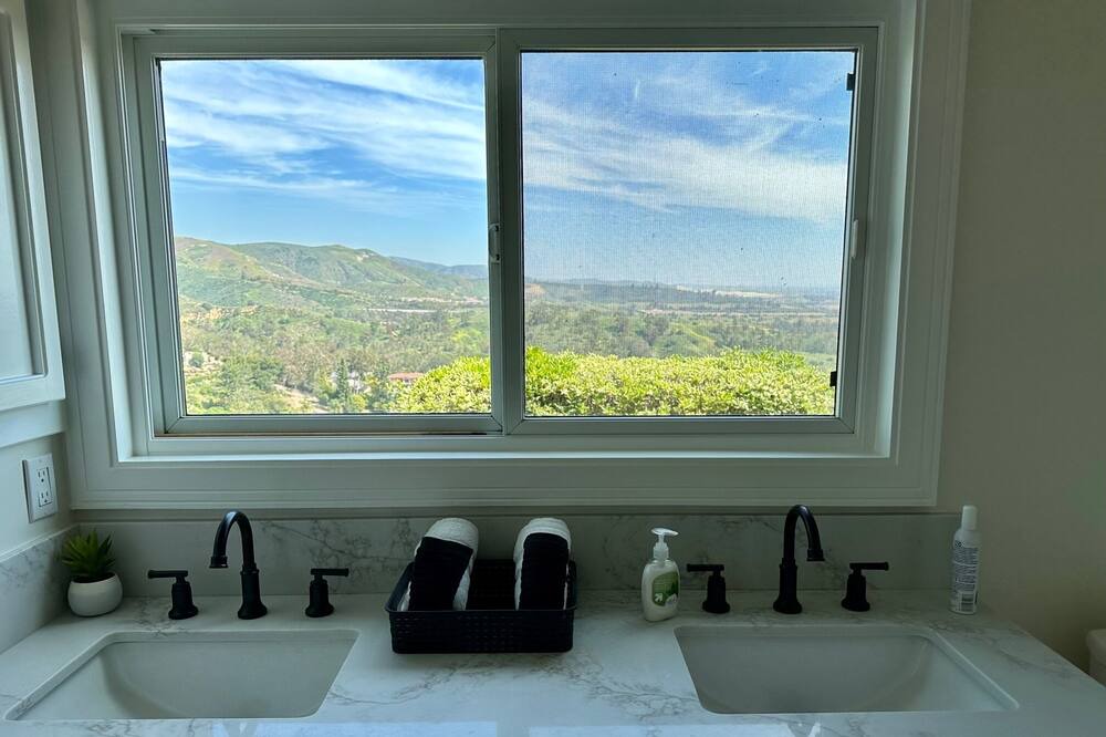 Photo of Kitchen in North Tustin