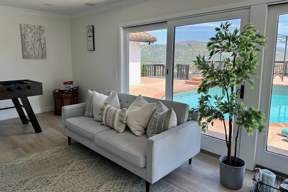 Photo of Livingroom in North Tustin