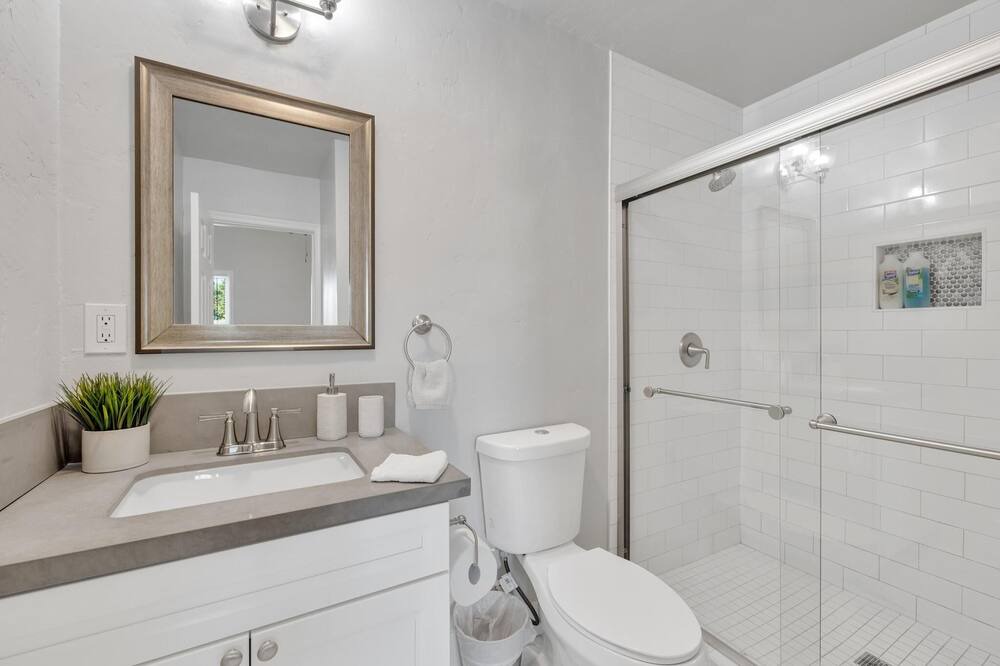 Photo of Bathroom in Lincoln Acres