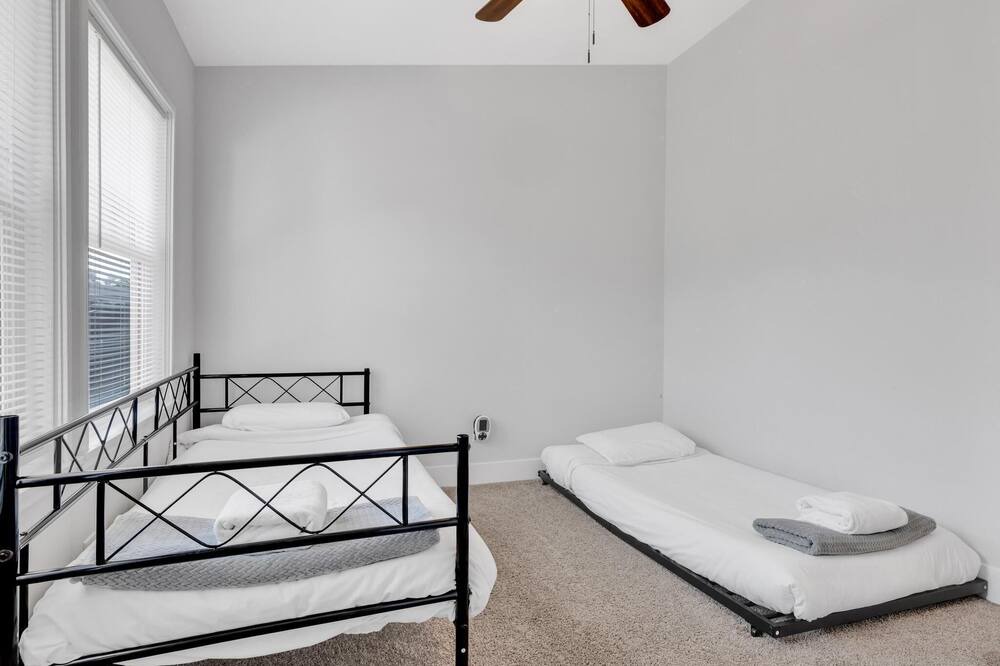 Photo of Bedroom in Lincoln Acres