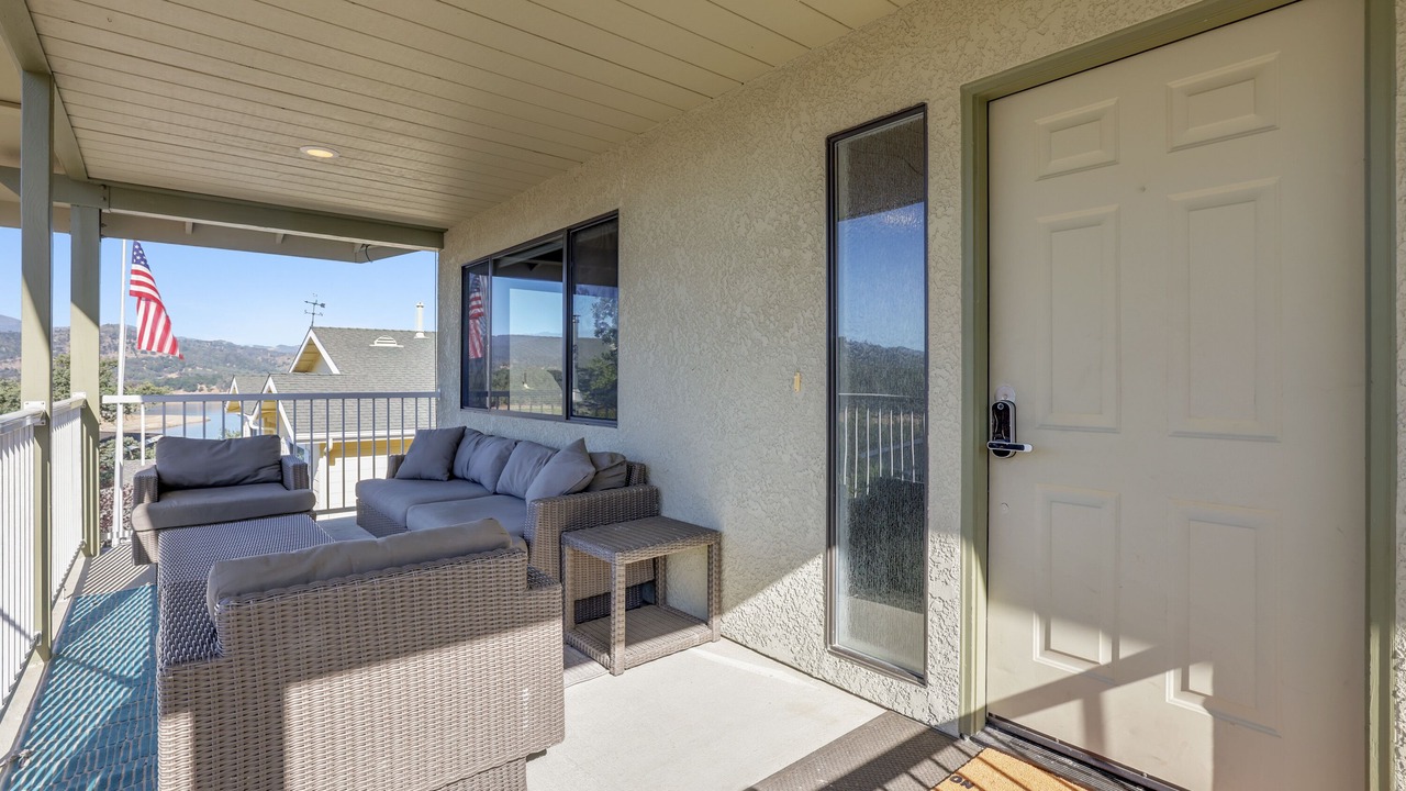 Photo of Patio Balcony in Oak Shores