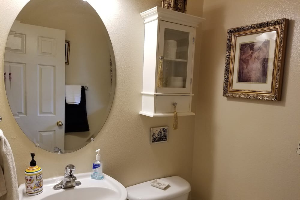 Photo of Bathroom in Lake Elsinore