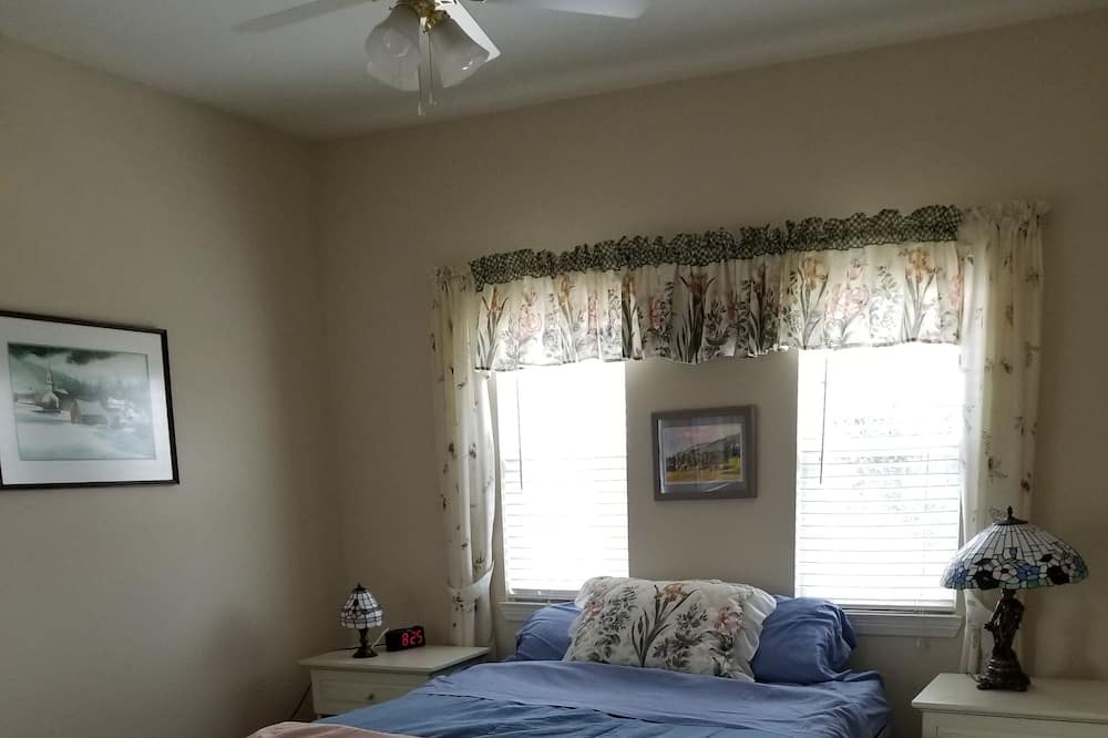 Photo of Bedroom in Lake Elsinore