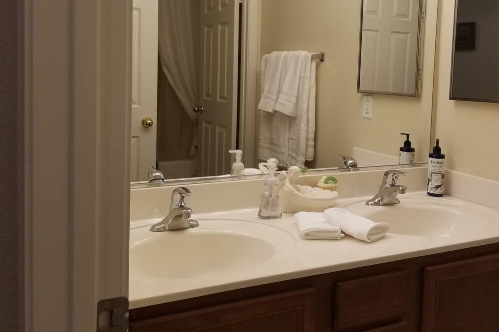 Photo of Bathroom in Lake Elsinore