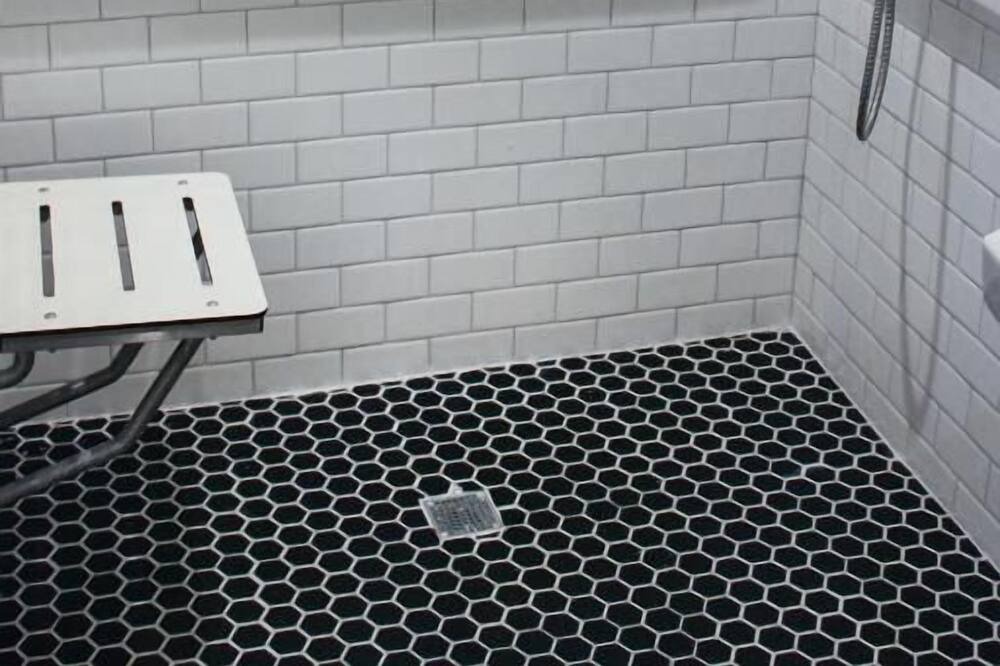 Photo of Bathroom in Piedmont Avenue