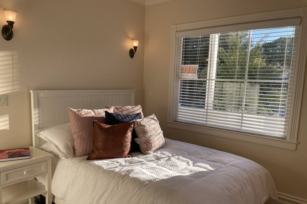 Photo of Bedroom in Yountville