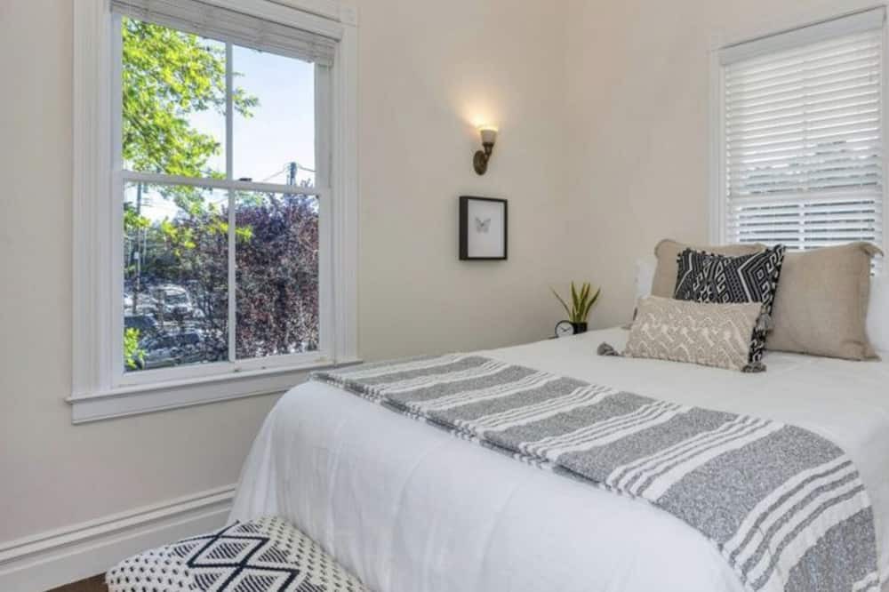 Photo of Bedroom in Yountville