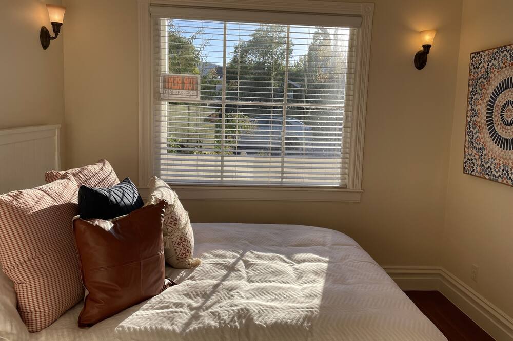 Photo of Bedroom in Yountville