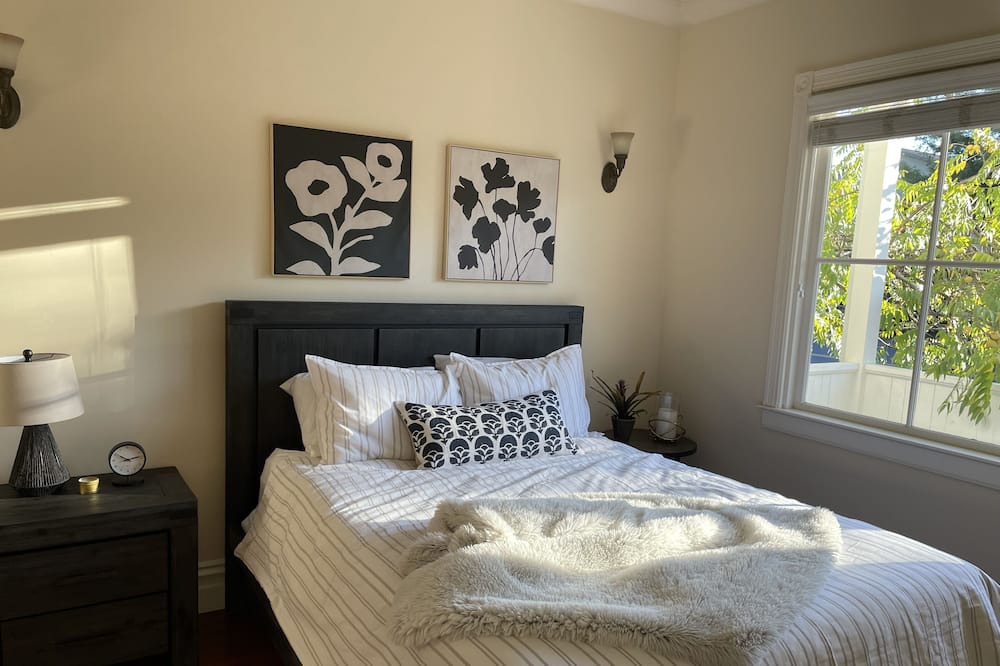 Photo of Bedroom in Yountville
