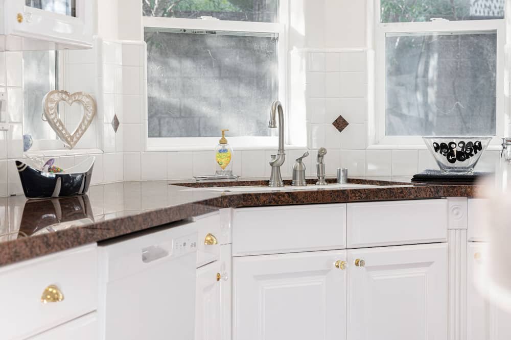 Photo of Kitchen in Oak Shores
