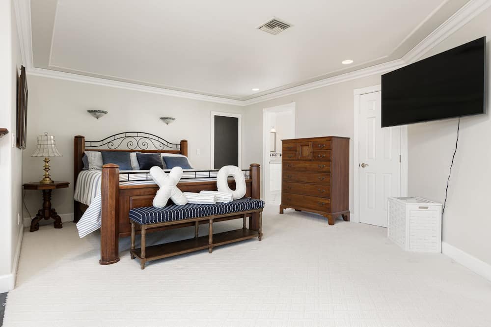 Photo of Bedroom in Oak Shores