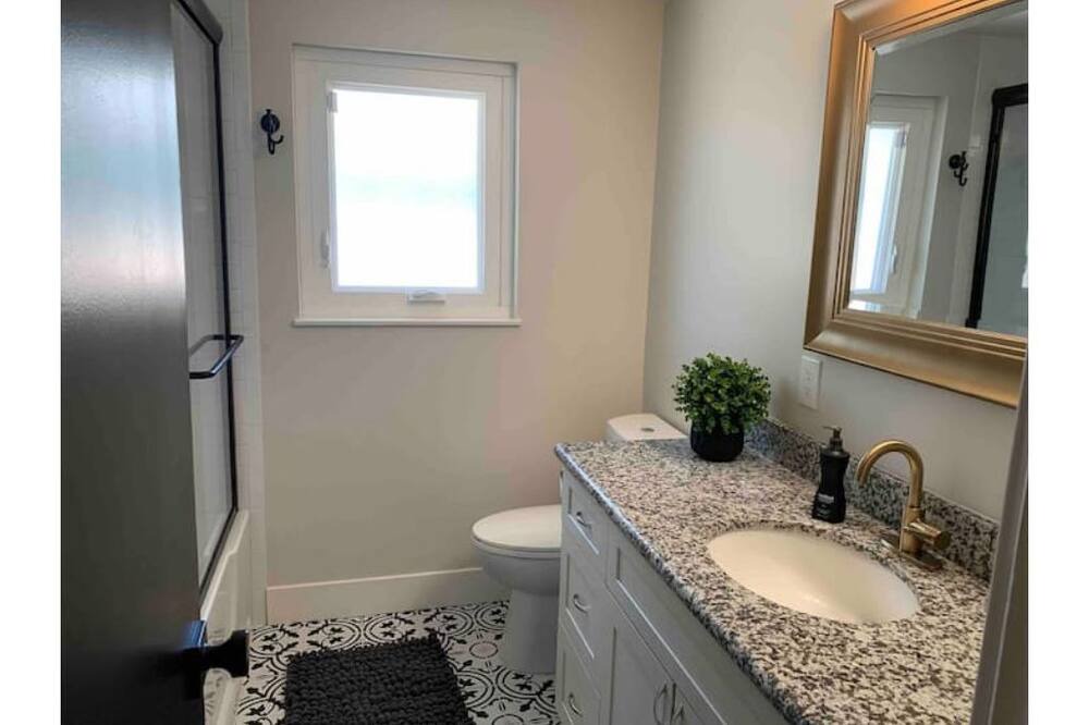 Photo of Bathroom in Corona