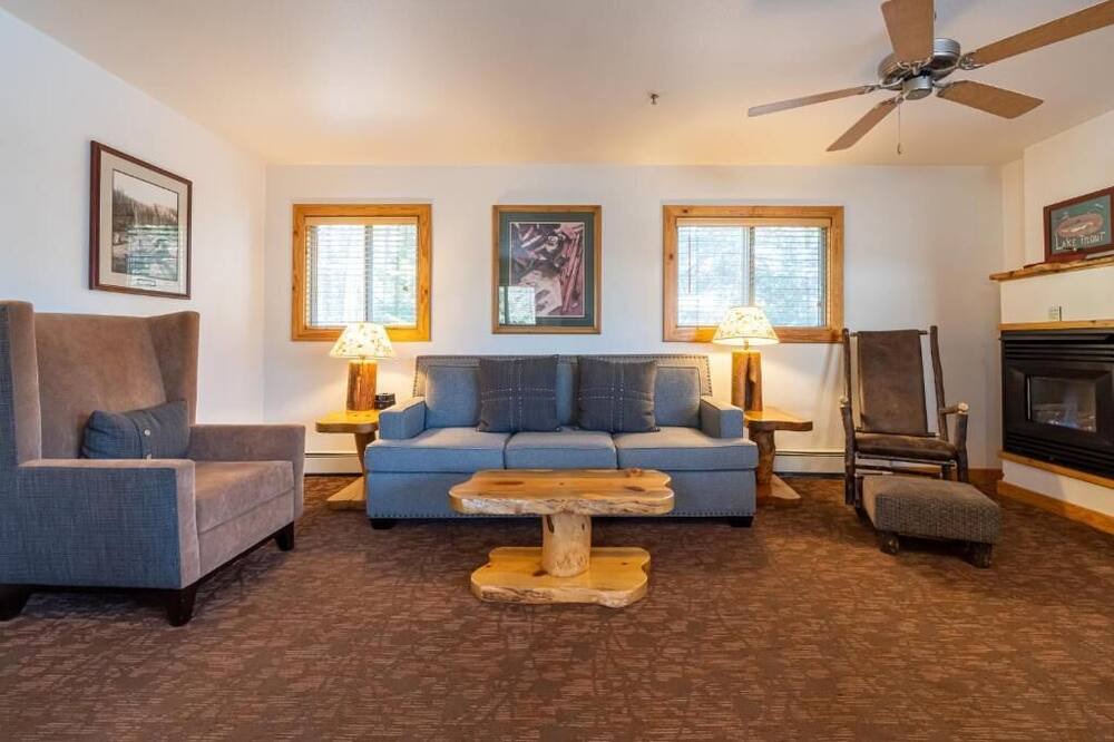 Photo of Livingroom in Tahoya Shores