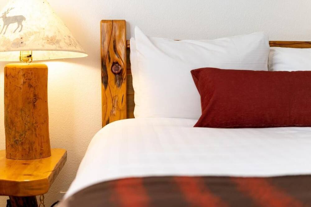 Photo of Bedroom in Tahoya Shores