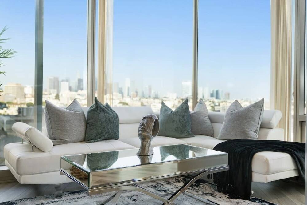 Photo of Livingroom in Rincon Hill