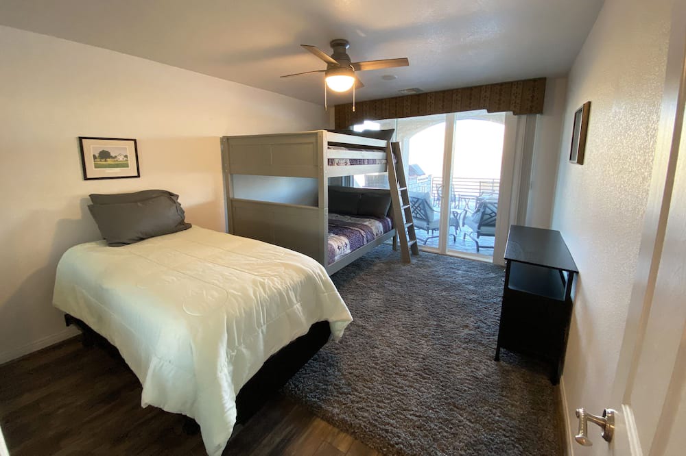Photo of Bedroom in Holiday Shores