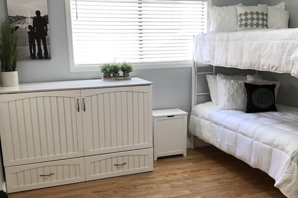Photo of Bedroom in Kernville