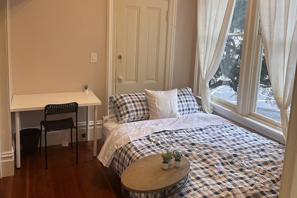 Photo of Bedroom in Downtown Berkeley