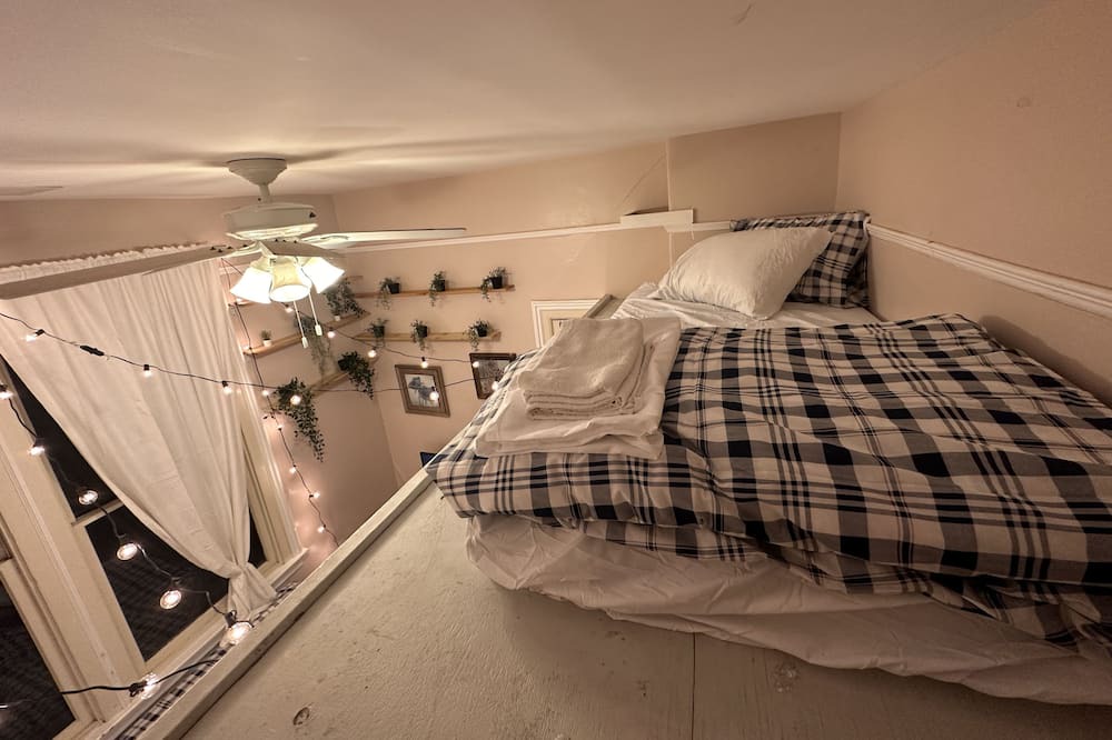 Photo of Bedroom in Downtown Berkeley