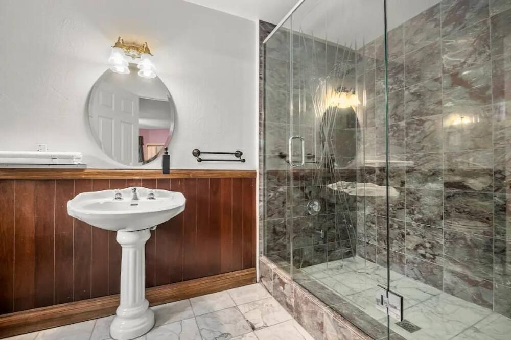 Photo of Bathroom in Wrightwood