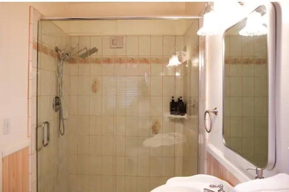 Photo of Bathroom in Wrightwood