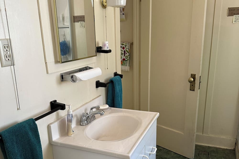 Photo of Bathroom in Mineral