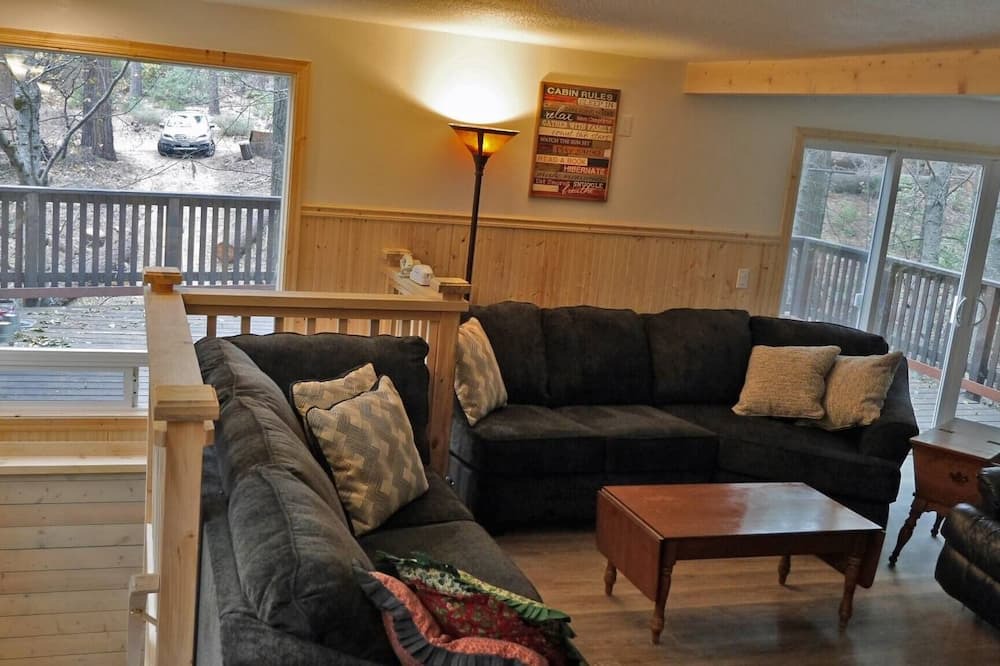 Photo of Livingroom in Camp Connell