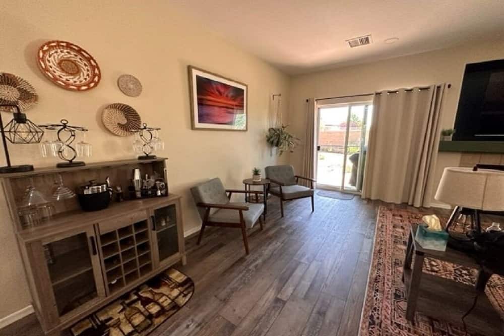 Photo of Livingroom in Dewey
