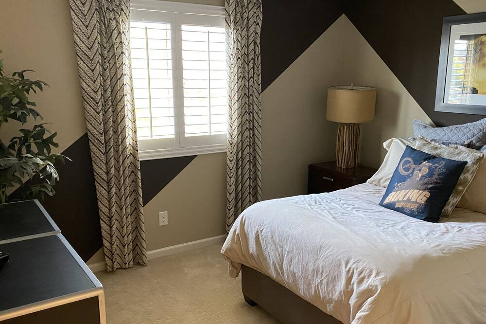 Photo of Bedroom in Corona