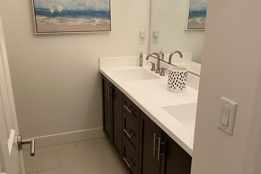 Photo of Bathroom in Corona