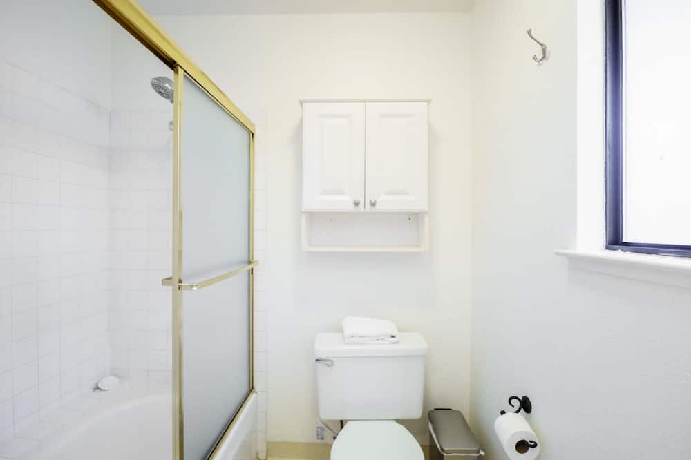 Photo of Bathroom in Newark