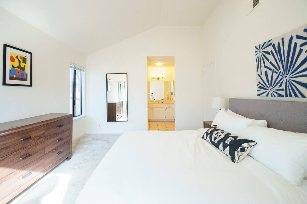Photo of Bedroom in Newark