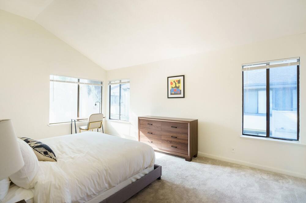 Photo of Bedroom in Newark