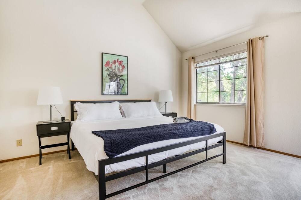 Photo of Bedroom in Carmine - Parkmont