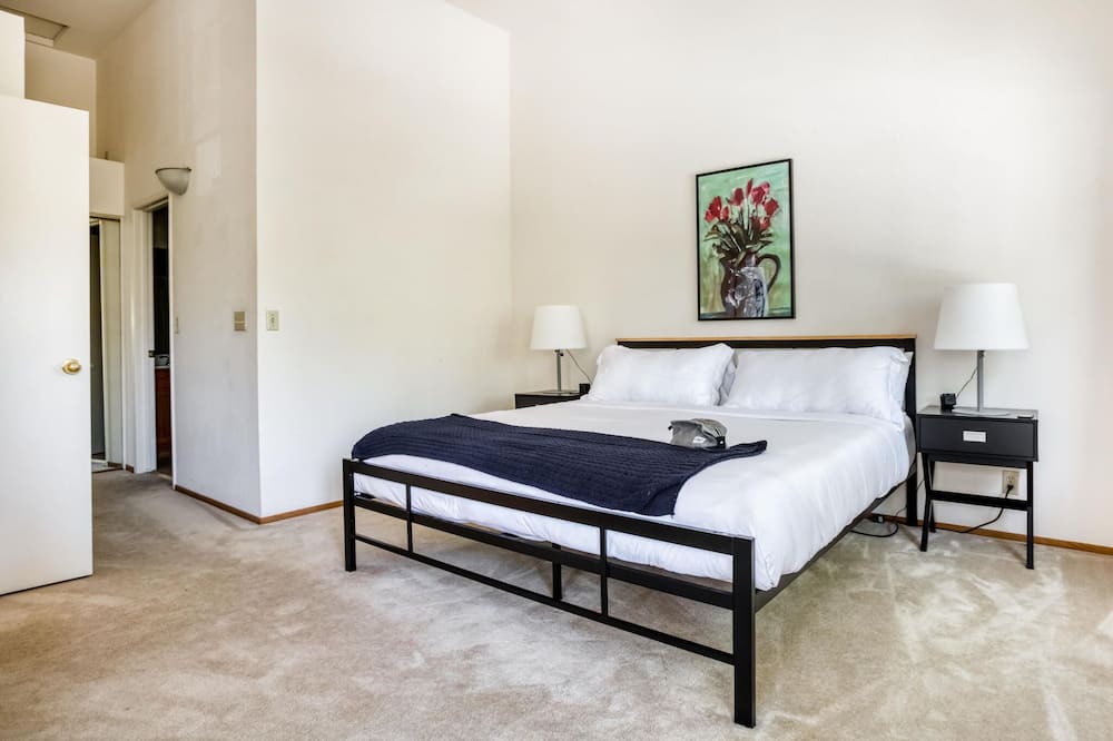 Photo of Bedroom in Carmine - Parkmont
