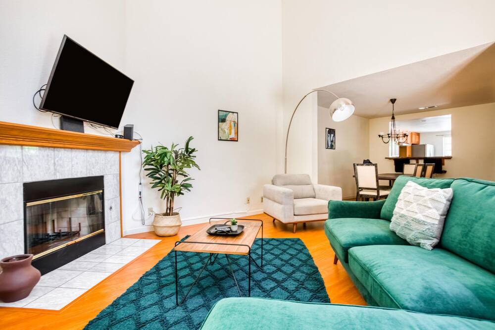 Photo of Livingroom in Carmine - Parkmont